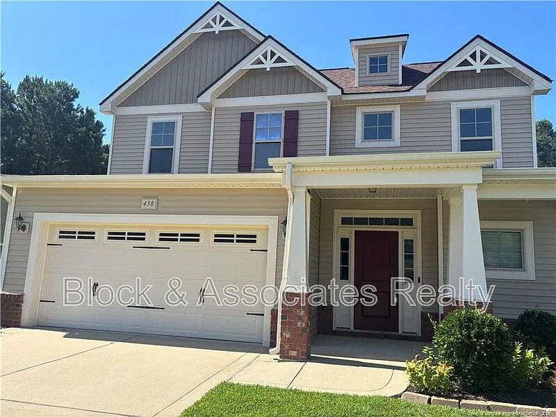 3 bed, 2.5 bath, $1,900 — Photo 1