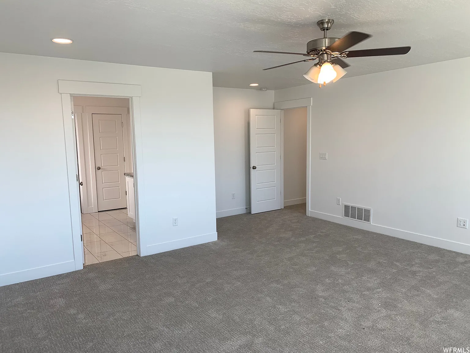 981 W Fairfield Rd — Photo 4