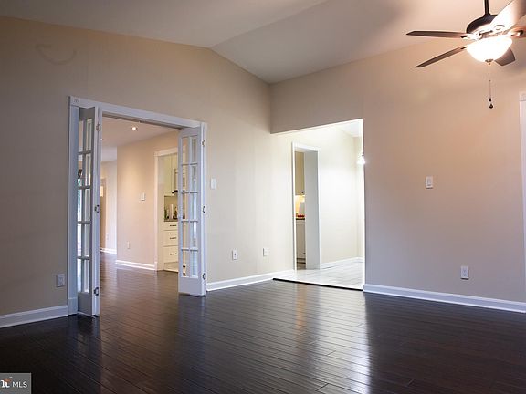 4th image of 6222 Blossom Ln