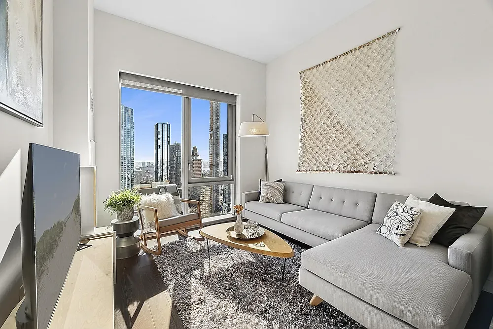 100 West 31st Street — Photo 2