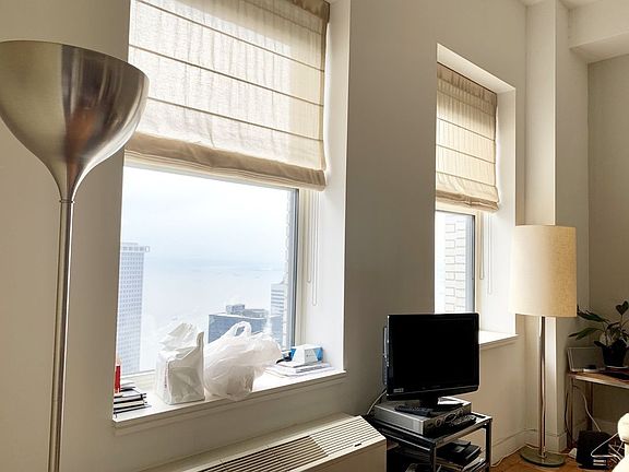 5th image of 20 Exchange Pl APT 4902