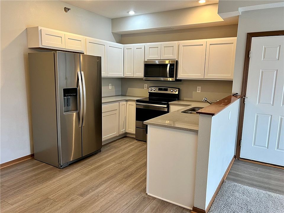 1st image of 1606 NW Prairie Lakes Dr APT 2