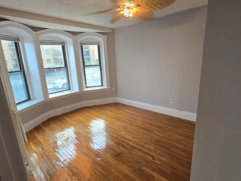285 Lynn Shore Dr #102 — Photo 9