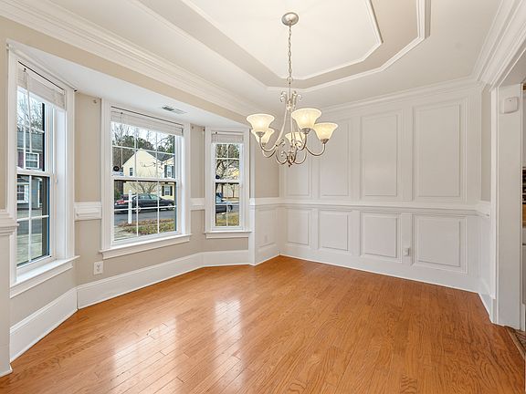 2nd image of 115 Knightwood Dr