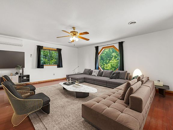 5th image of 17905 Burke Dr