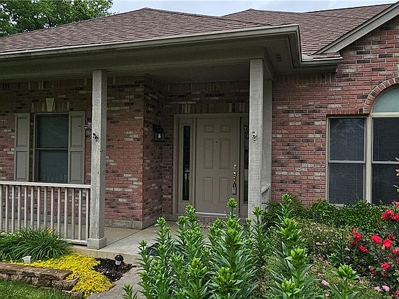 3rd image of 844 Shaney Ln
