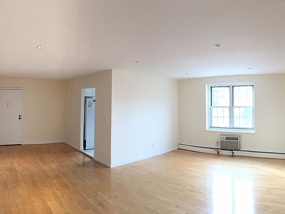 2nd image of 400 Maryland Ave APT 2A