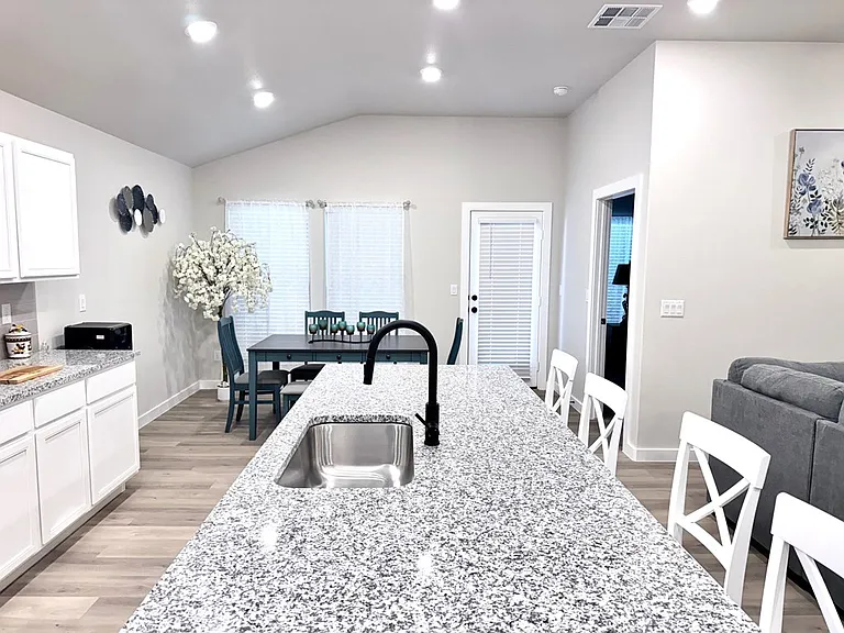 2944 Hidalgo Ave — Photo 6