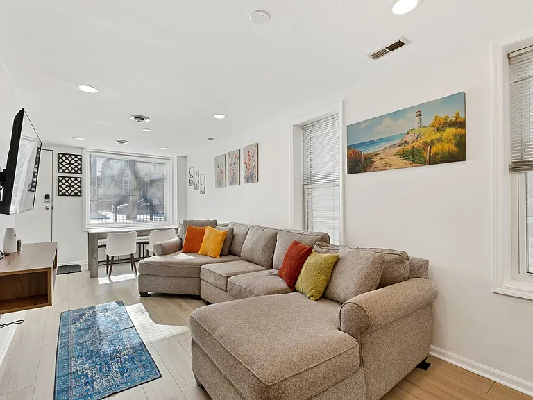 2620 W Homer St #1 — Photo 5