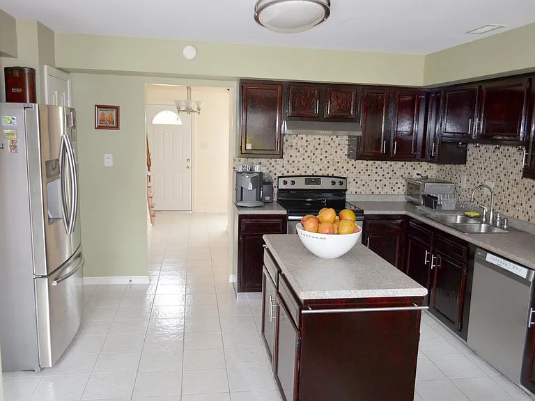 1069 Country Mill Rd — Photo 2