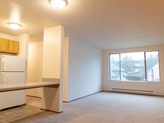 3 Bedroom - Westside Kitchen, dining, and living