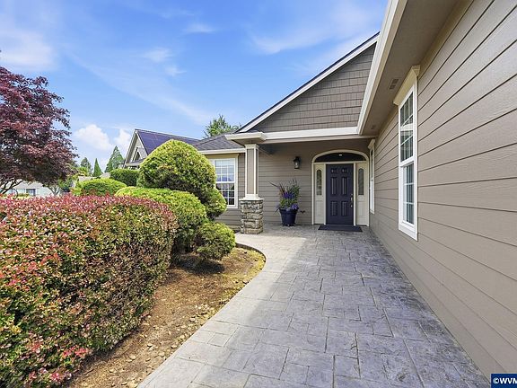 3rd image of 230 McLaughlin Dr