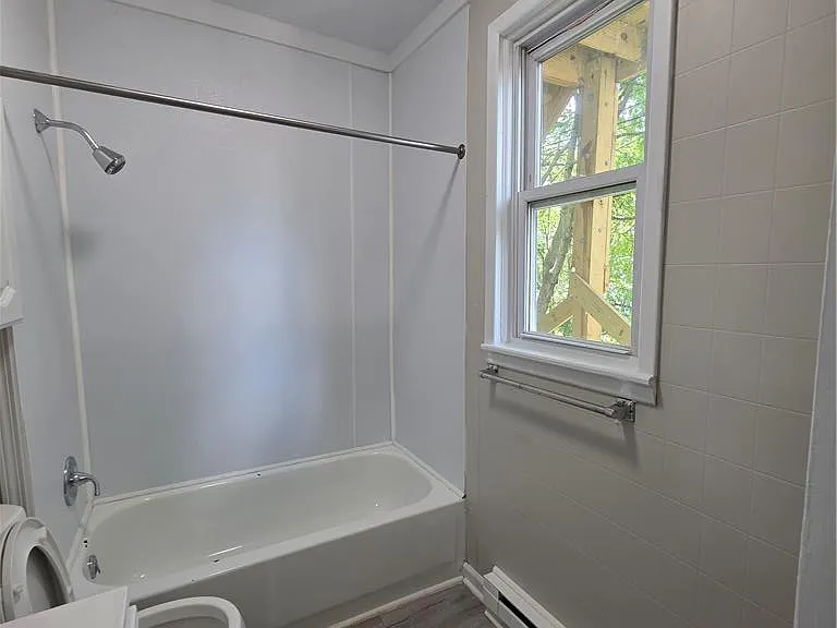 533 E Market St #1 — Photo 9