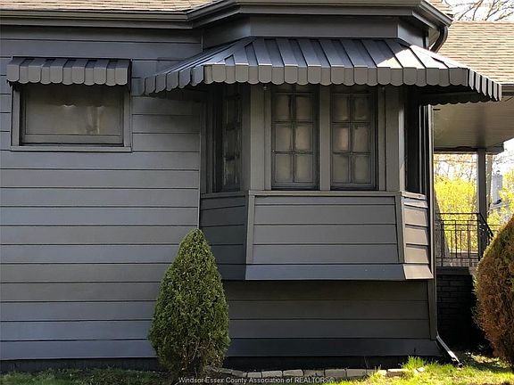3rd image of 5425 Riverside Dr E