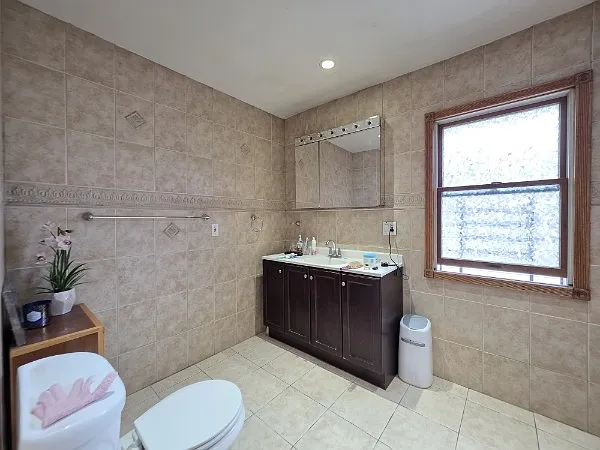 3 bed, 1100 sqft, $3,150 — Photo 3