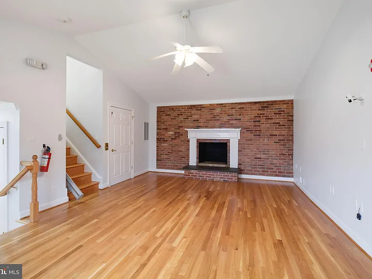 711 Lamberton Dr — Photo 26