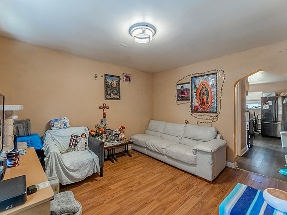 3rd image of 4240 Elmwood Ave