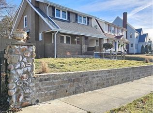 733 Rainbow Dr, Akron, OH 44320