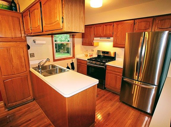 2nd image of 1050 Borden Dr