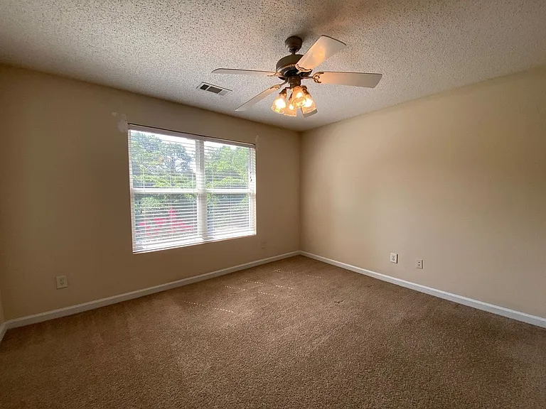 354 Bridgewater Cir — Photo 6