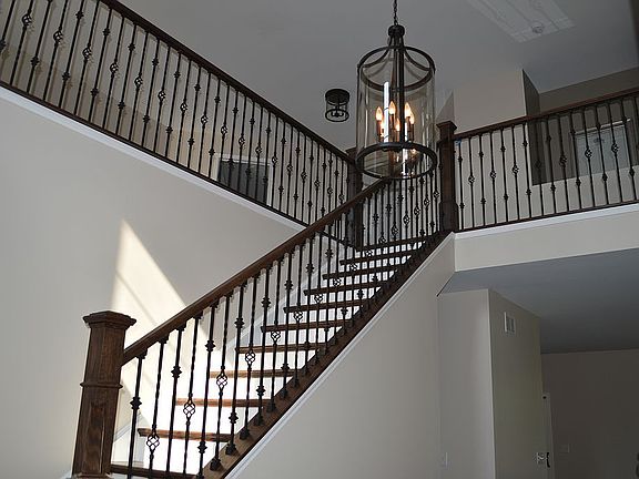 3rd image of 27 E Ellington Ct