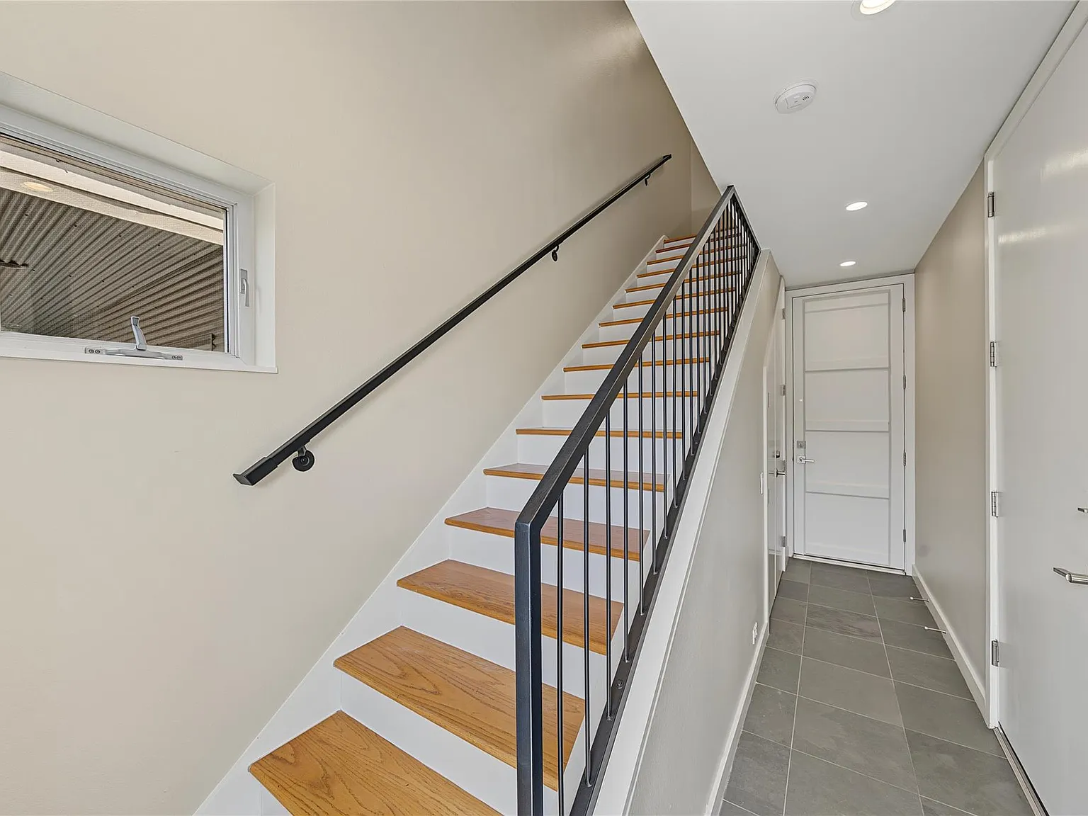 3 bed, 3.0 bath, 2142 sqft, $2,700 — Photo 4