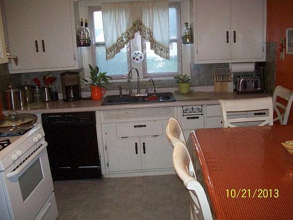 5th image of 601 W Hively Ave