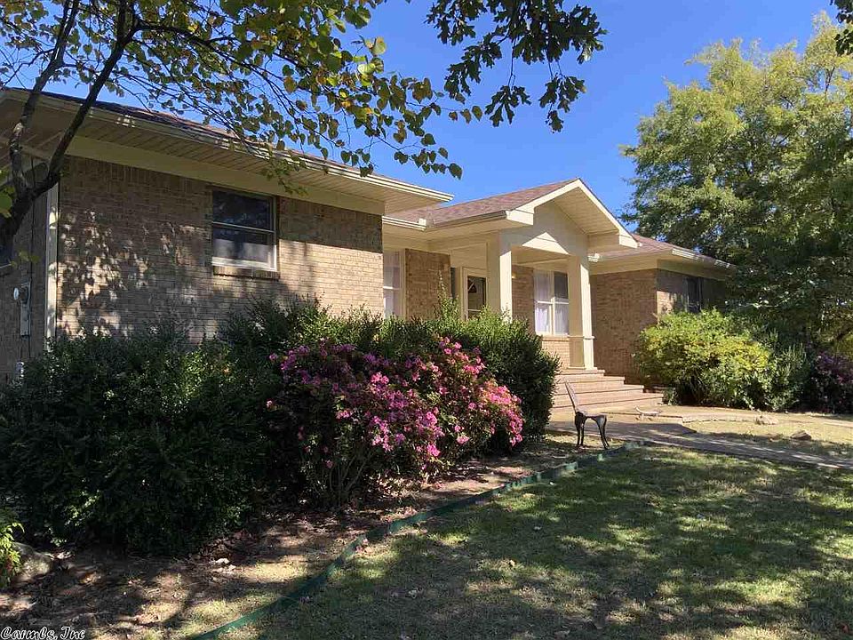 1st image of 141 Green Acres Cir