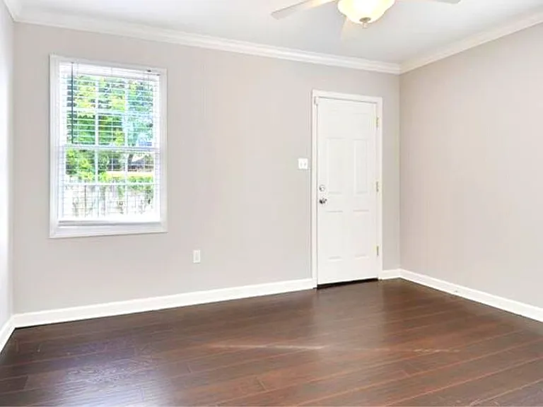 4909 S Claiborne Ave — Photo 8