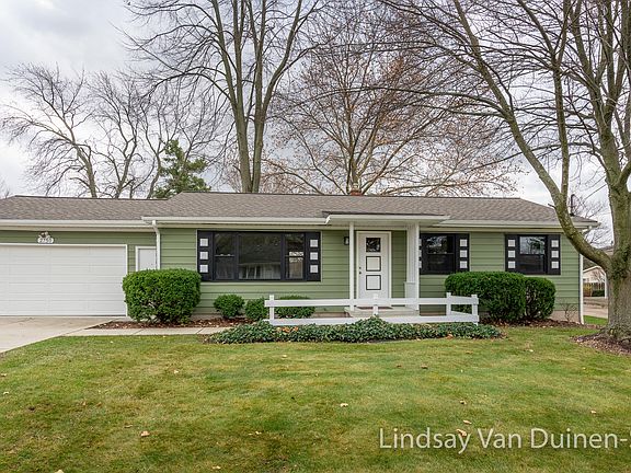 2nd image of 2750 Vassar Dr SE