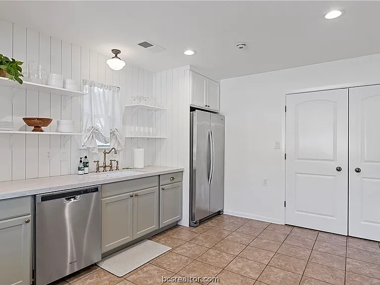 116 Richards St — Photo 21