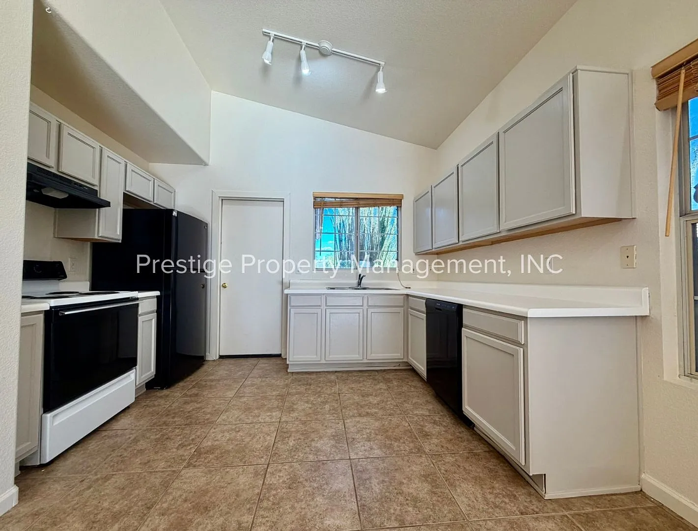 Come Check Out This Cutie On The Northwest Side! — Photo 3