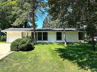 856 Brickley Dr, Fontana, WI 53125