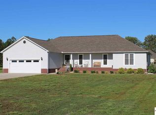 57 Piney Pt, Mayfield, KY 42066