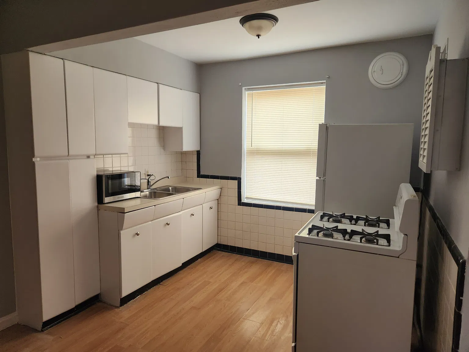 1 bed, 750 sqft, $700 — Photo 3