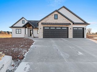 1658 Sweetbriar Way, Green Bay, WI 54311