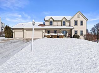 N61W12792 Hemlock Ct, Menomonee Falls, WI 53051