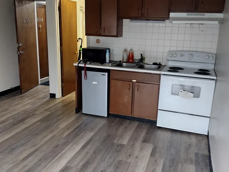 2331 E Market St #601 — Photo 8