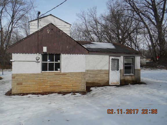 2nd image of 555 Bear Ave N