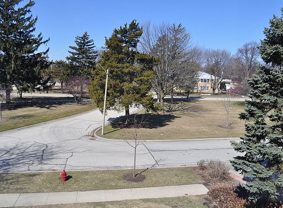 4th image of 501 S Windsor Dr #1NORTH