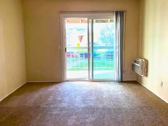 5th image of 12722 Lakeshore Dr APT D