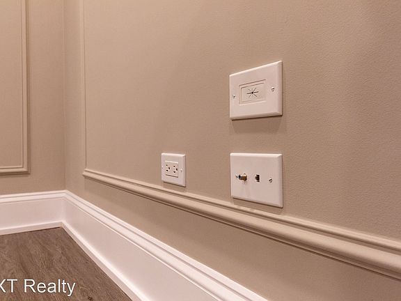 3rd image of 2850 W Barry Ave #10339927