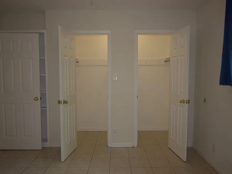 5204 Village Trl — Photo 8