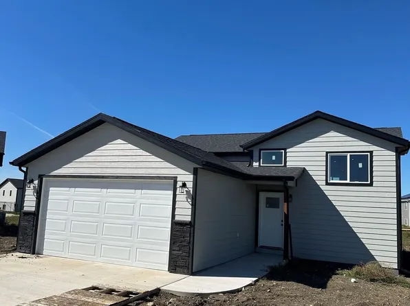 864 Bushnell Ct, Box Elder, SD 57719