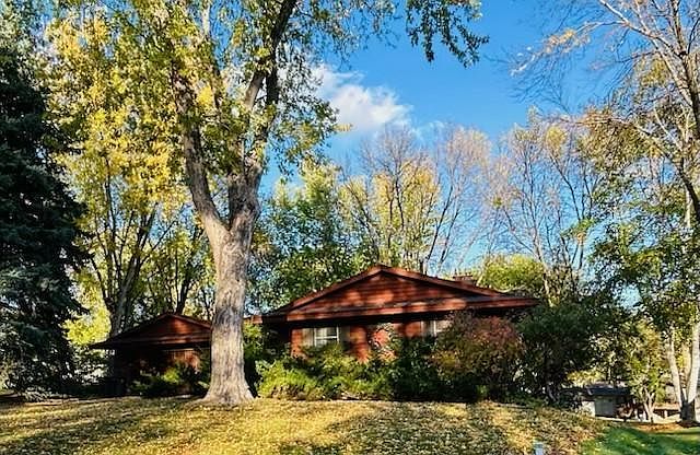 2nd image of 1415 Crest Dr