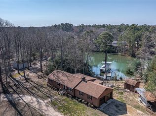 433 Long Point Ln, Topping, VA 23169