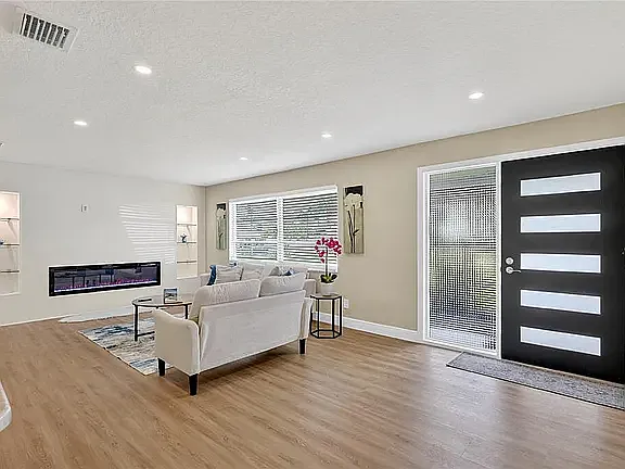 3 bed, 1590 sqft, $3,495 — Photo 4