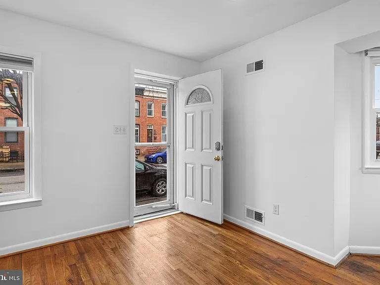 1437 Towson St — Photo 4