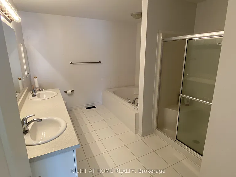 1119 Tischart Cres — Photo 18