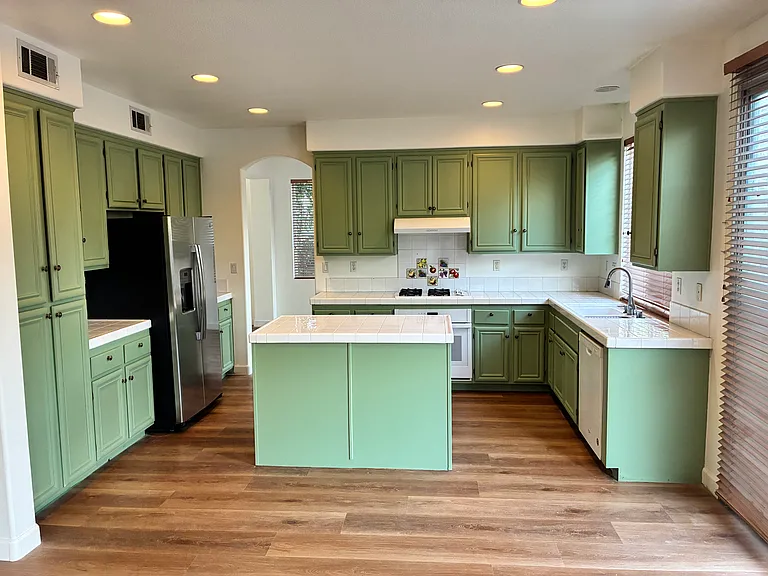 15881 Tanberry Dr — Photo 18